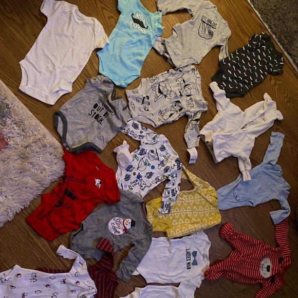 0-3 MONTHS BOY CLOTHING LOT - Picture 1 of 6